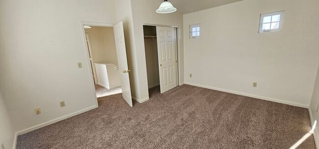 Building Photo - 2 bedroom 1.5 bath Home for Rent, Great Sp...