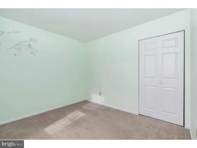 Building Photo - 164 Kettlebrook Dr