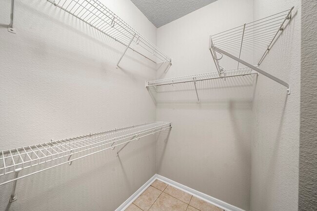 Building Photo - 1505 Hickory Ct