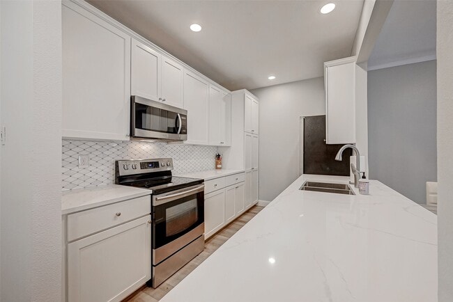 Building Photo - 8077 El Mundo St