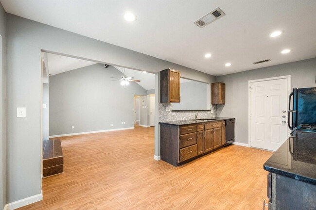 Building Photo - 16336 Edgemere Dr