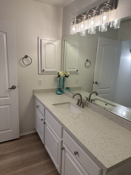 Building Photo - 12067 Alta Carmel Ct