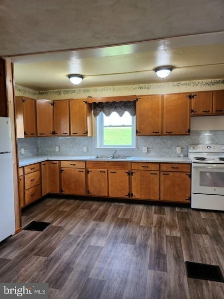 Building Photo - 470 Golden Rule Dr