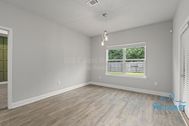 Building Photo - 5759 Overland Dr