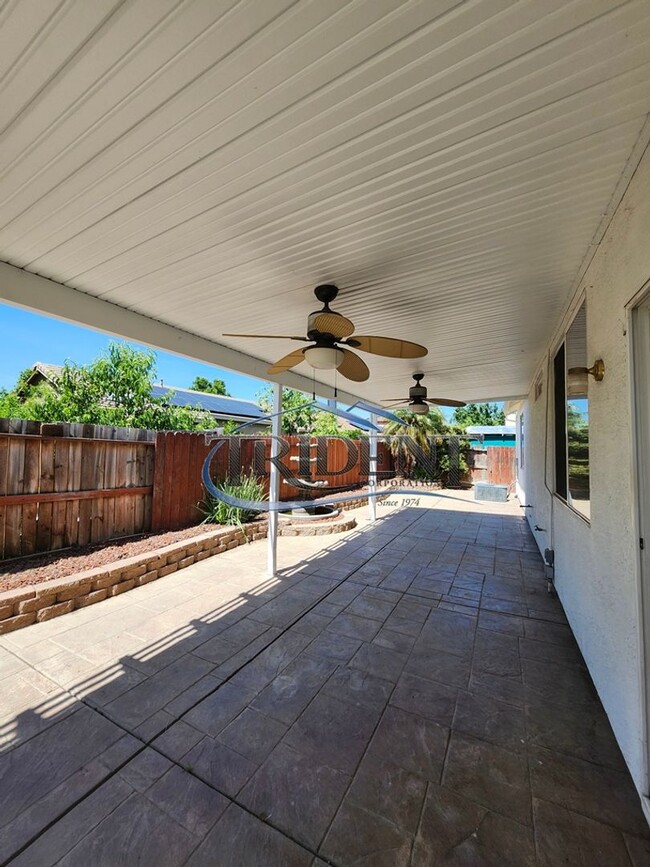 Building Photo - 3-bedroom 2-bath home with den located in Edgewater