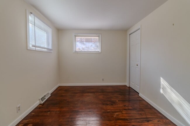 Building Photo - Classic Ranch Just Minutes from TC’s Best