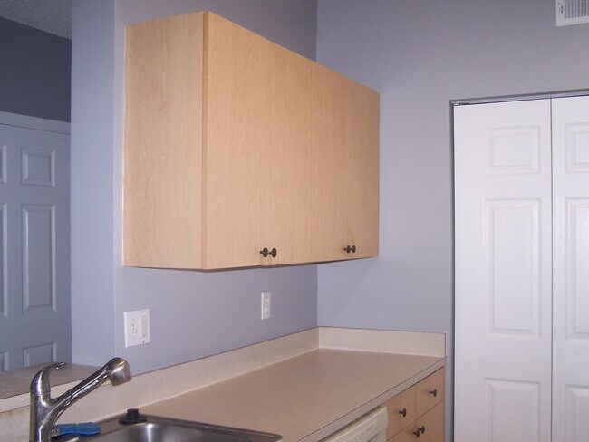 Building Photo - 10372 Fox Trail Rd S