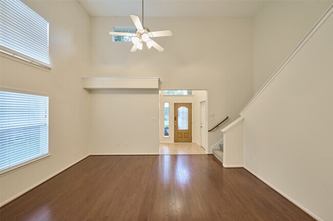 Building Photo - 12515 Lakeshore Dr