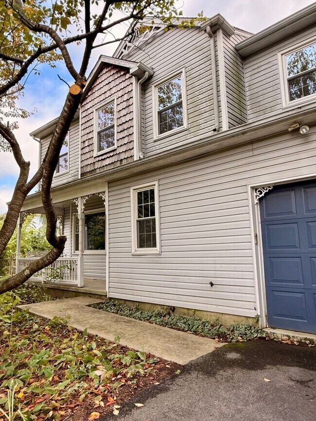 Building Photo - Welcome to Delaplane Manor!!!!