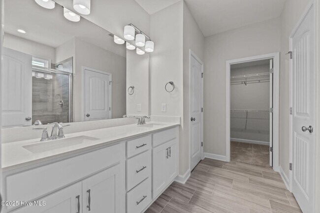 Building Photo - 700 Chestoa Trl