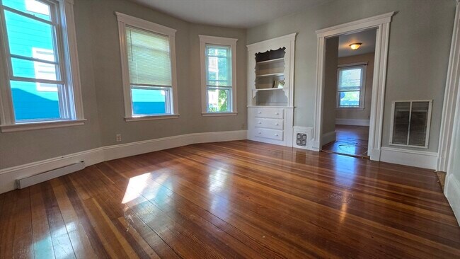Building Photo - 86 Conwell Ave