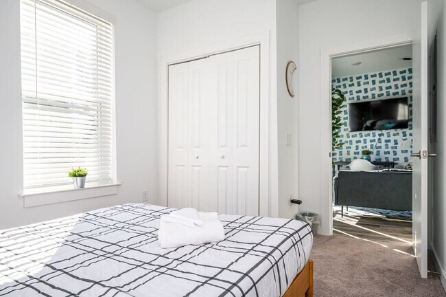 Building Photo - 542 Boulevard NE