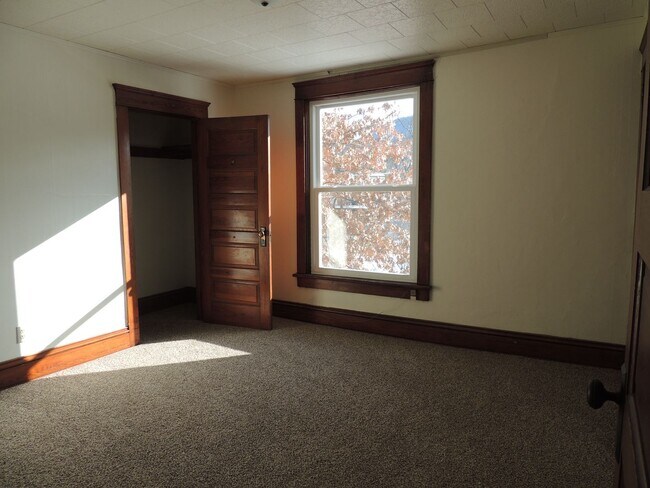 Building Photo - 3 Bedroom Townhouse in Pleasant Gap