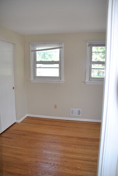 Bedroom 1 - 1165 Whitney Rd E
