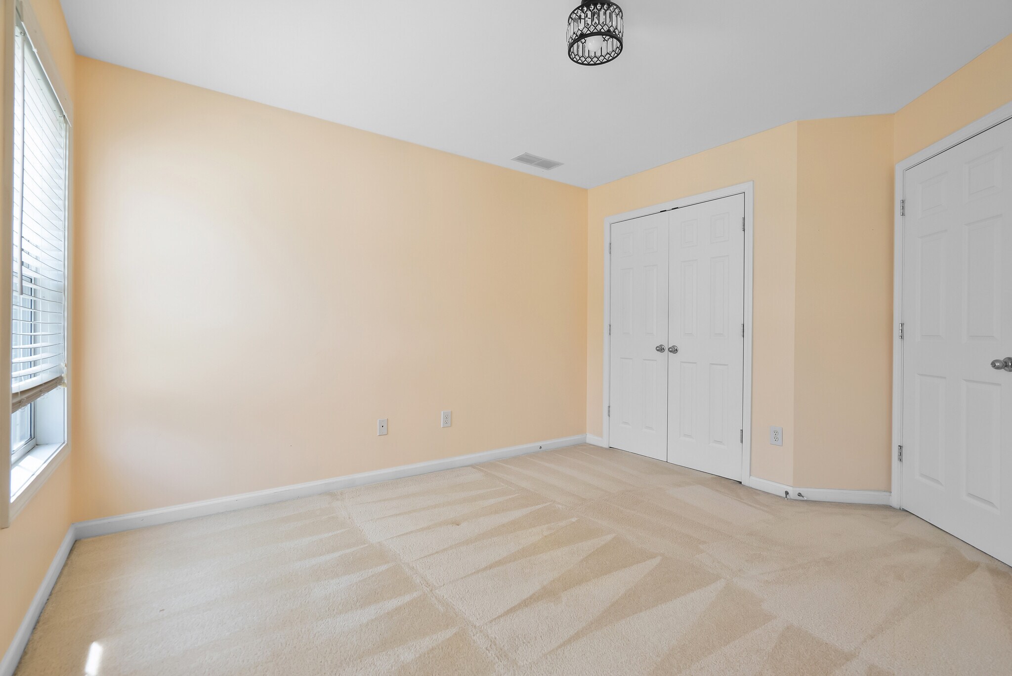 Building Photo - 847 Edgeley Ln