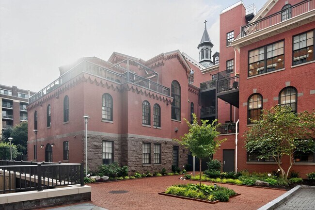 Primary Photo - Available Now! High End 2 Bed 2 Bath in Lu...