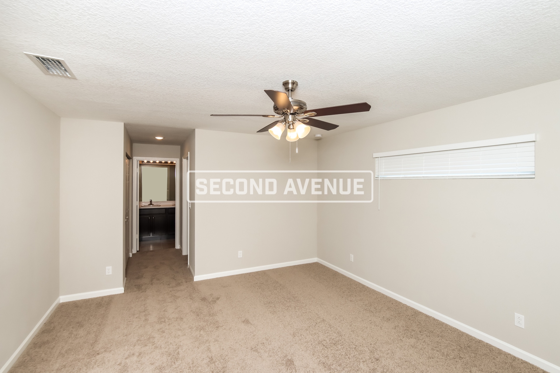 Building Photo - 850 Algaringo Ave SE