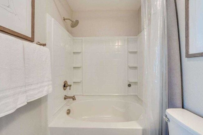 Building Photo - Luxury 3-Bed Townhouse in Hayward Just Built in 2019!