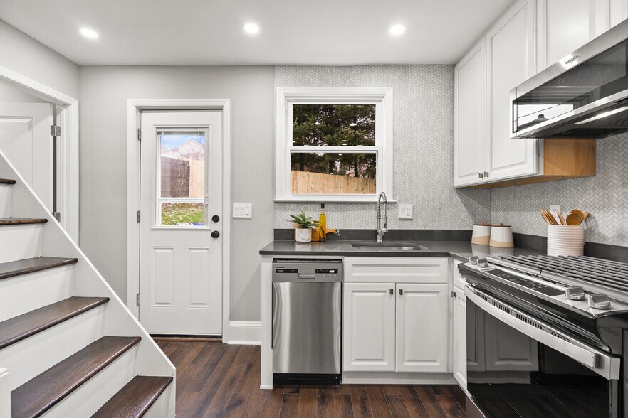 Kitchen - 612 44th St NE