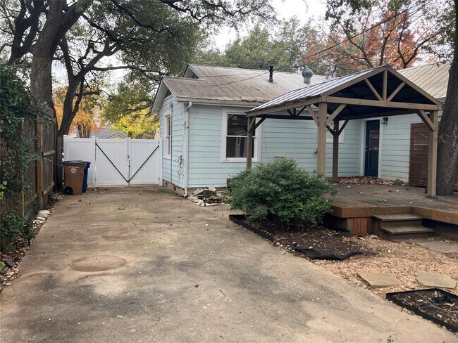 Building Photo - 1916 W 39th St