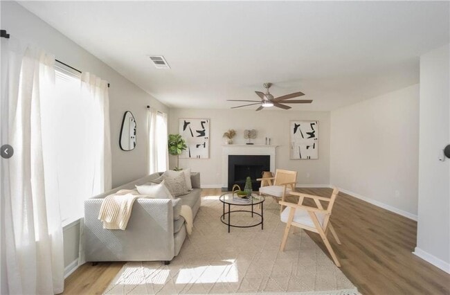 Building Photo - 833 Marie Trce