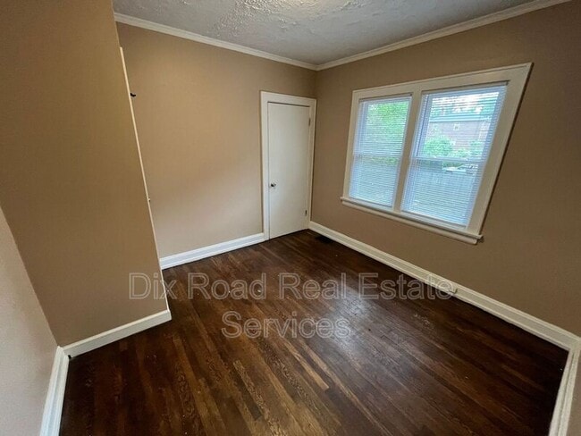 Building Photo - 6620 Highland Ave