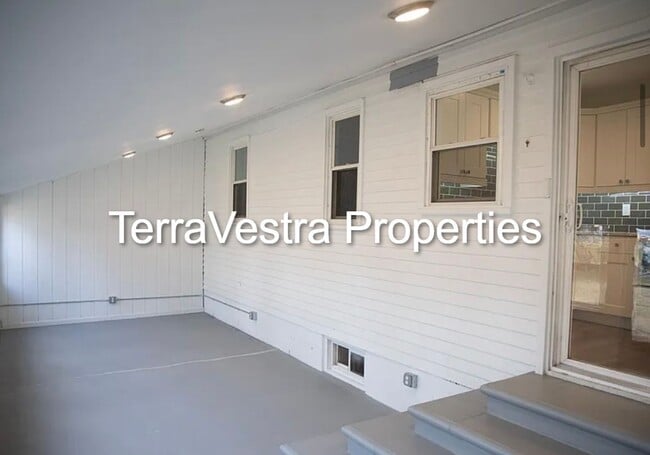 Building Photo - Single Family in Brooklawn!