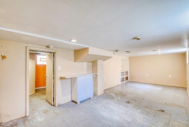 Building Photo - 77 W Bernhard Ave