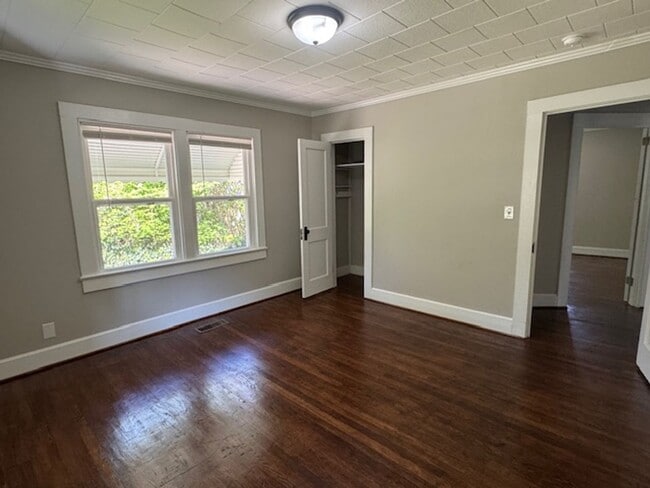 Building Photo - 505 E 5th St