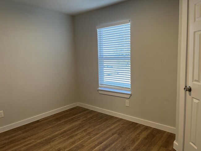 Building Photo - 383 Mcilrath Rd