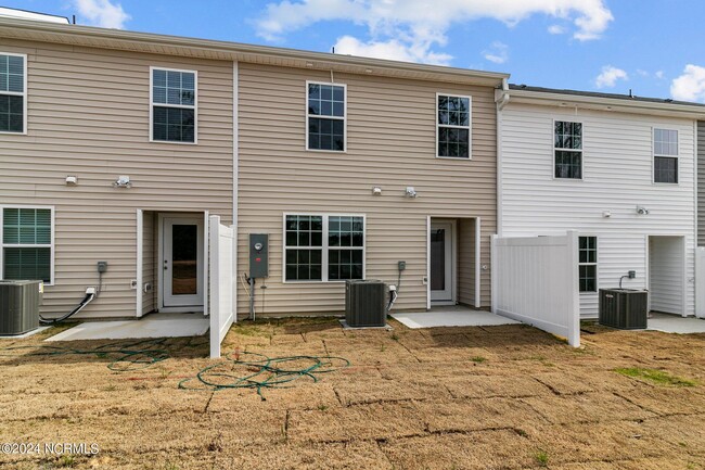 Building Photo - 2305 Gracie Ln
