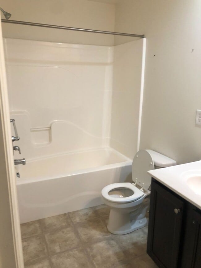 Building Photo - Beautiful 3 Bedroom, 2.5 Bath Townhome in Dallastown School District!