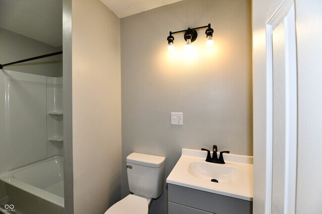 Building Photo - 3550 Eisenhower Dr