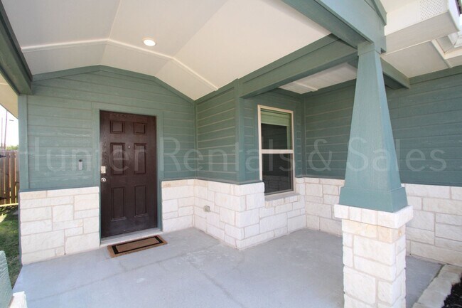 Building Photo - 805 Freedom Cir