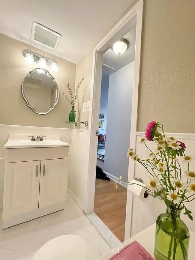 Building Photo - 301 N Beauregard St