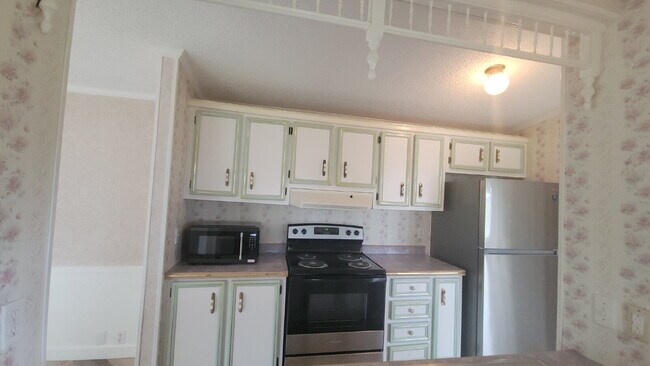 Building Photo - " 2-Bed, 2-Bath Mobile Home Retreat in Tan...