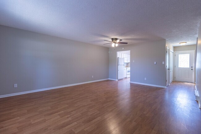 Building Photo - 1635A W Amos Dr