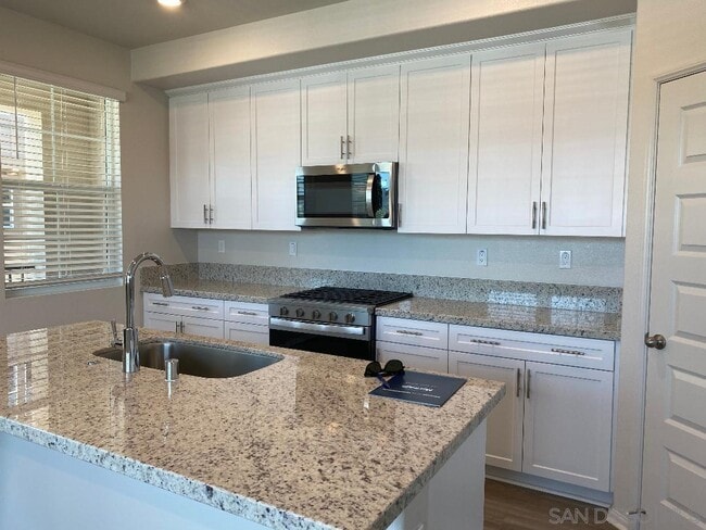 Building Photo - 40445 Melrose Dr