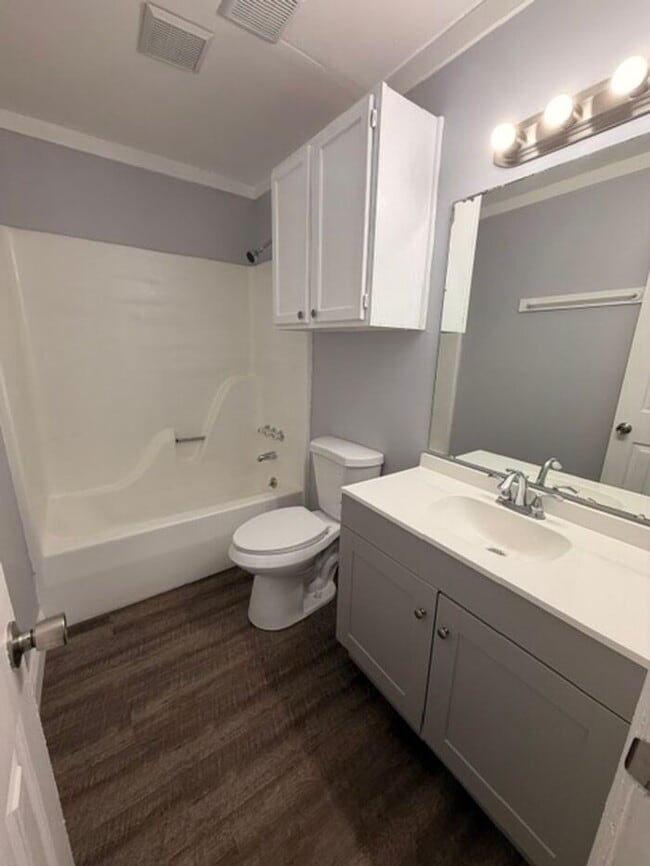 Building Photo - Beautiful 2 bedroom Apartment!