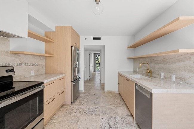 Building Photo - 2575 S Bayshore Dr