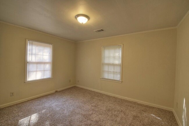 Building Photo - 3807 Wilshire Rd