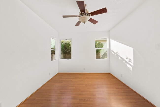 Building Photo - "Charming 2-Bedroom Retreat on Douglas Ave...