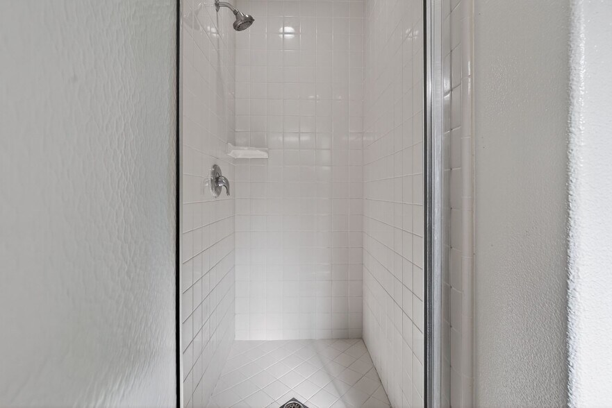 Building Photo - 2884 La Salle Ave