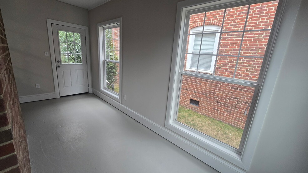 Unit 1 Enclosed Sun Porch - 4418 Cutshaw Ave