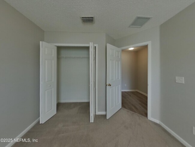 Building Photo - 7134 Beekman Lake Dr