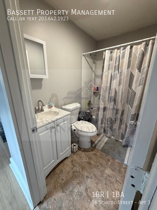 Building Photo - 36 School St