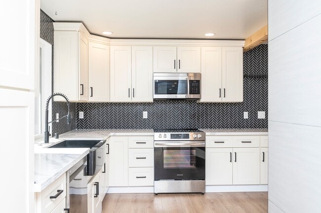 Building Photo - Lakewood Rambler 3 bedroom + Bonus