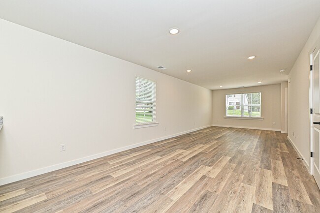 Building Photo - 504 12th Ave NE