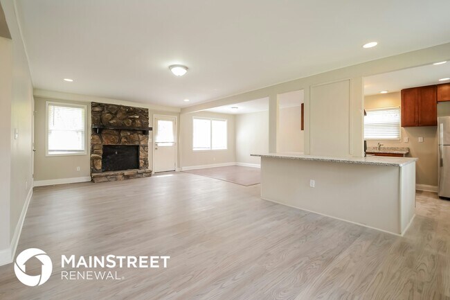 Building Photo - 721 Sleepy Hollow Dr