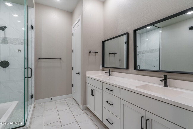 Building Photo - 14058 W Hubbell St